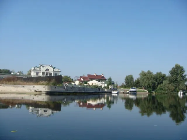 Берегоукріплення та причал на об’єкті