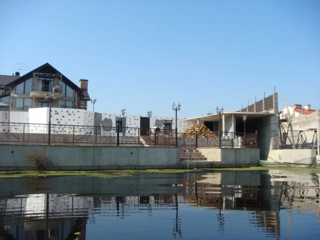 Берегоукріплення та причал на об’єкті