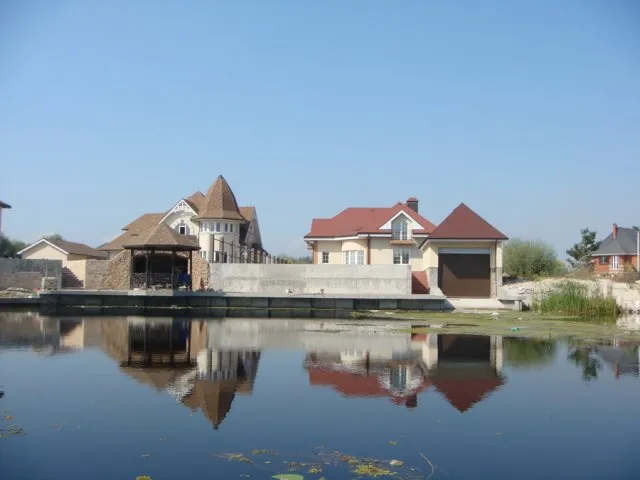 Берегоукріплення та причал на об’єкті