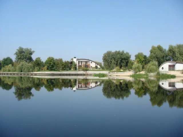 Берегоукріплення та причал на об’єкті